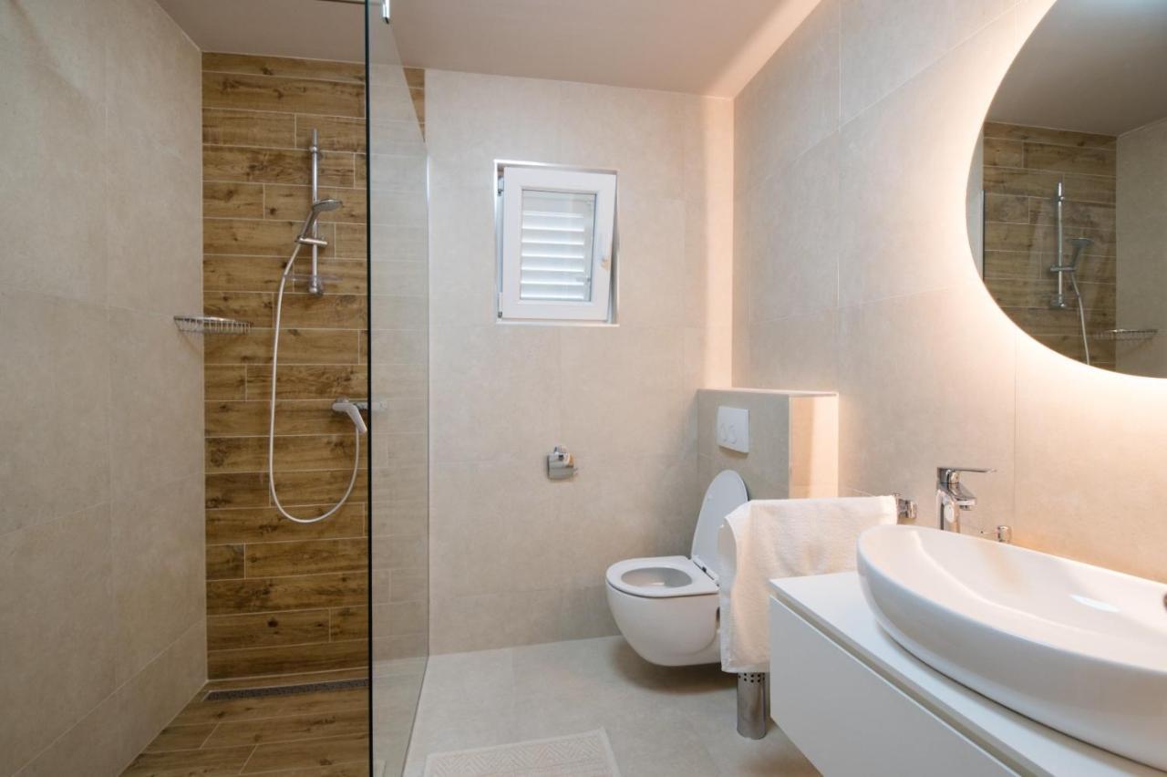 Brand New Aparment With Sea View & Swimming Pool At Ciovo - Villa Fiorentini Trogir Zewnętrze zdjęcie