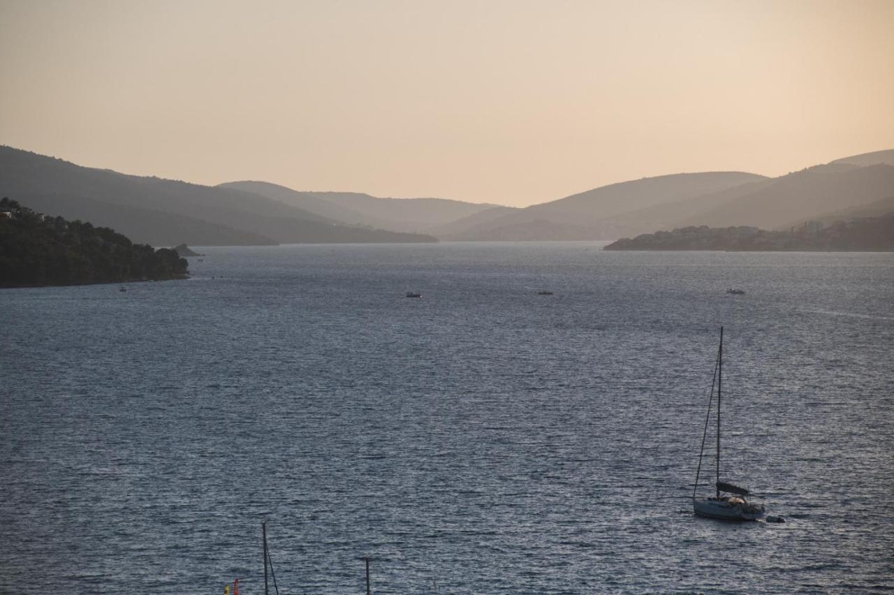 Brand New Aparment With Sea View & Swimming Pool At Ciovo - Villa Fiorentini Trogir Zewnętrze zdjęcie