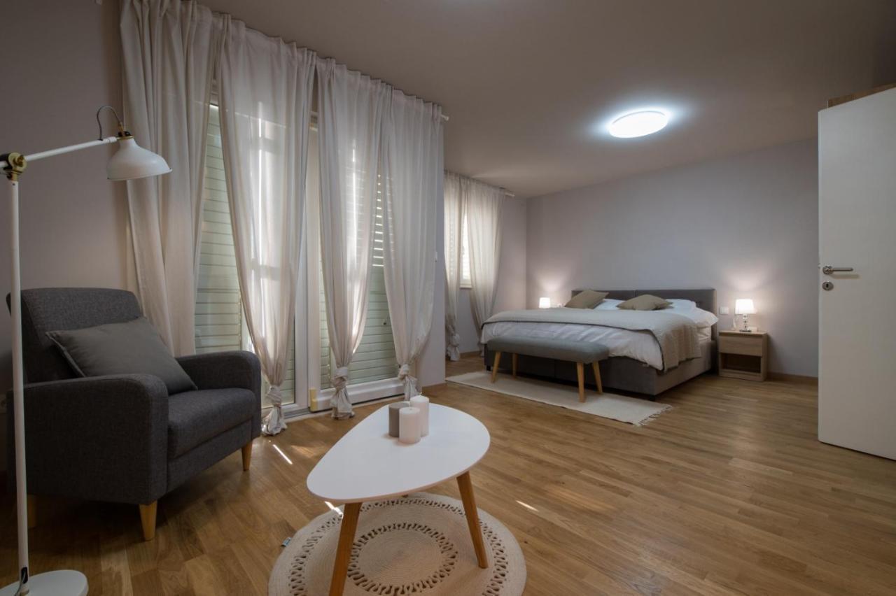 Brand New Aparment With Sea View & Swimming Pool At Ciovo - Villa Fiorentini Trogir Zewnętrze zdjęcie