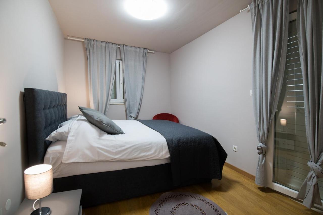 Brand New Aparment With Sea View & Swimming Pool At Ciovo - Villa Fiorentini Trogir Zewnętrze zdjęcie