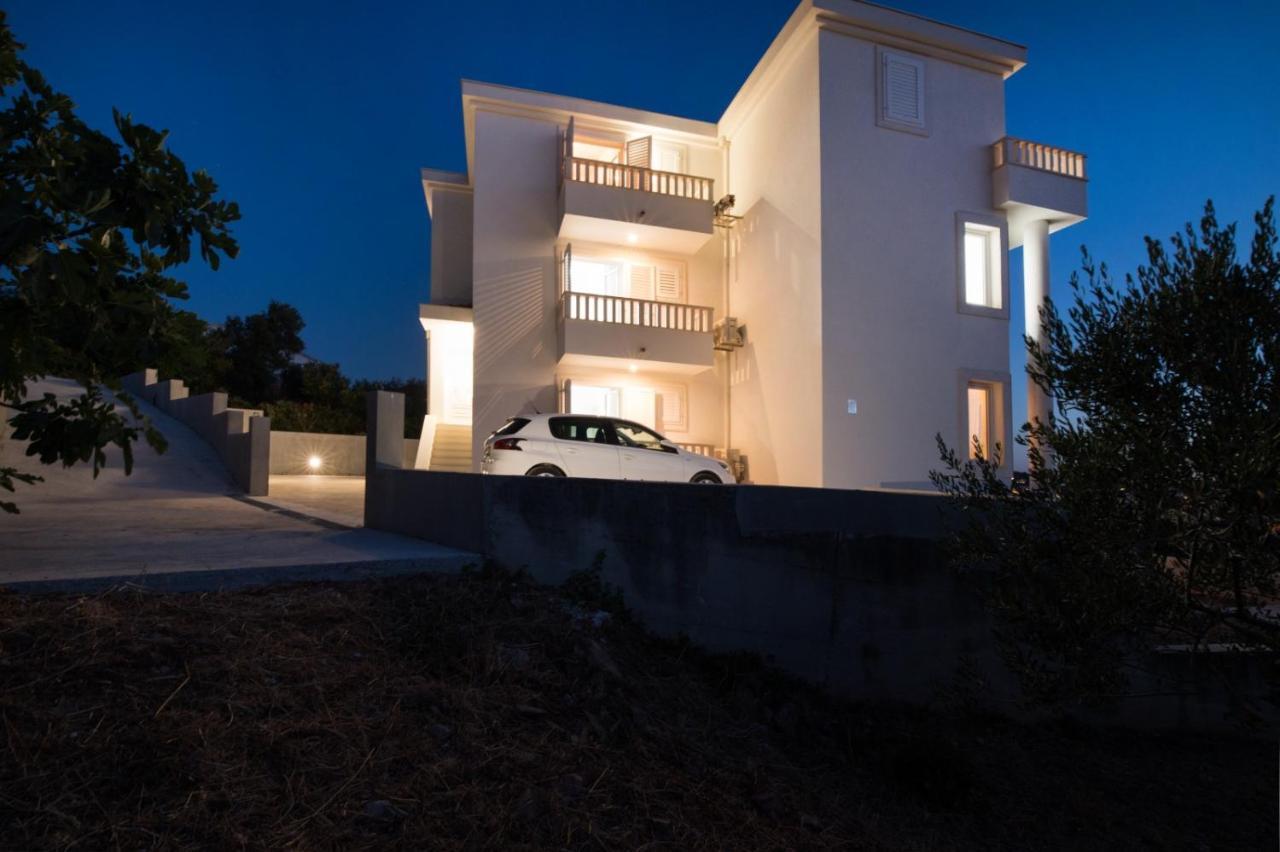 Brand New Aparment With Sea View & Swimming Pool At Ciovo - Villa Fiorentini Trogir Zewnętrze zdjęcie