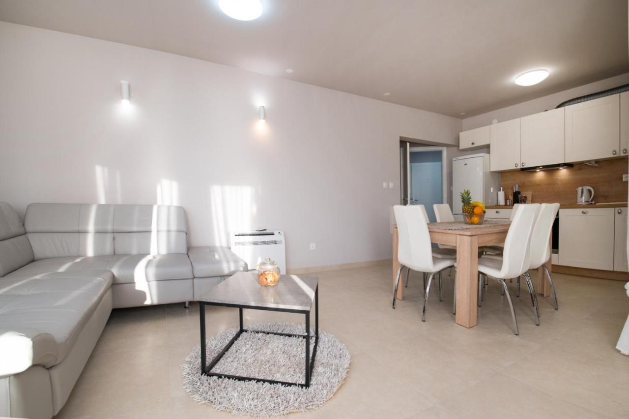 Brand New Aparment With Sea View & Swimming Pool At Ciovo - Villa Fiorentini Trogir Zewnętrze zdjęcie