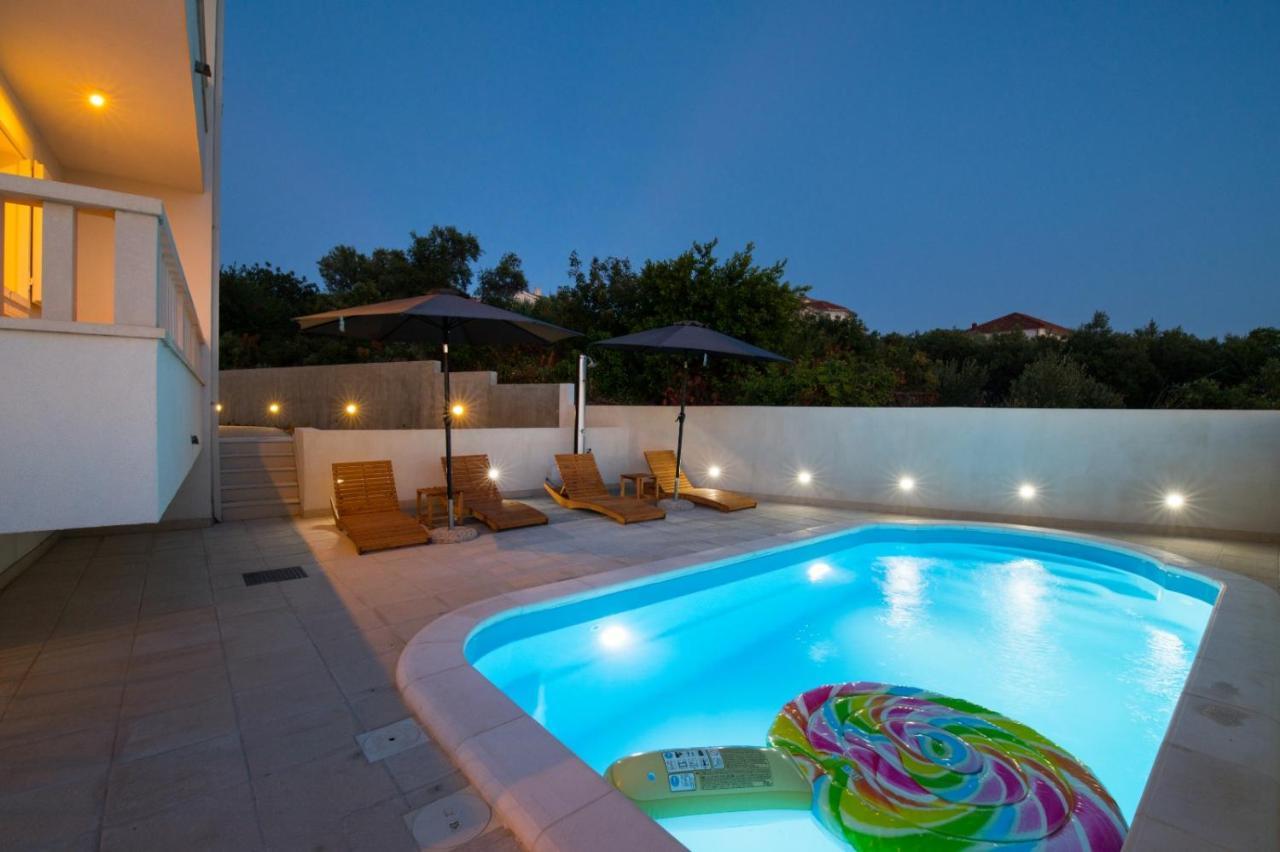 Brand New Aparment With Sea View & Swimming Pool At Ciovo - Villa Fiorentini Trogir Zewnętrze zdjęcie